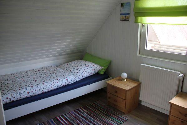 Im zweiten Schlafzimmer finden Sie zwei Einzelbetten.